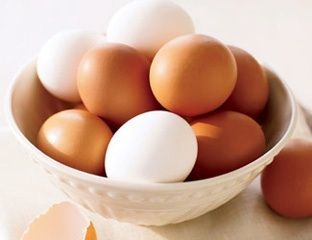 البيض في وعاء
